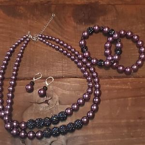 Necklace, earrings and bracelets